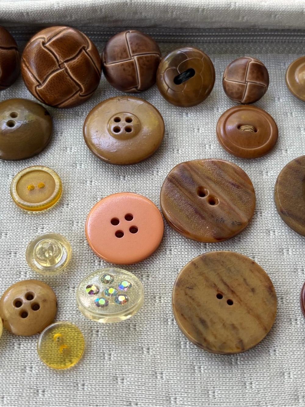 Vintage Mixed Button Lot - Multicolor Assortment. Plus others - Picture 8 of 13